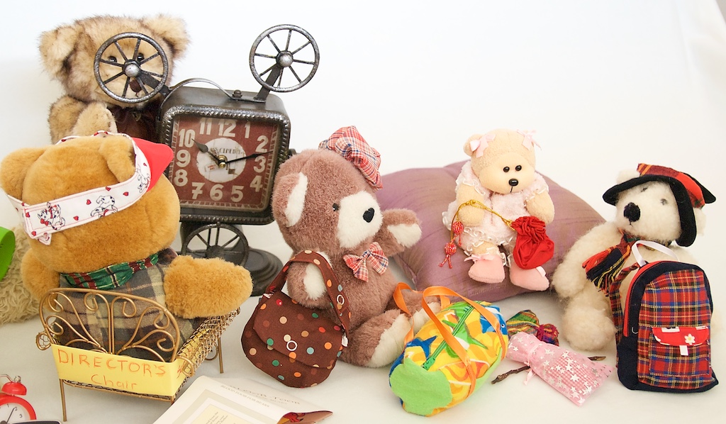 Choosing just the right bag to be the Explore Bag that Frilly will carry on her quest